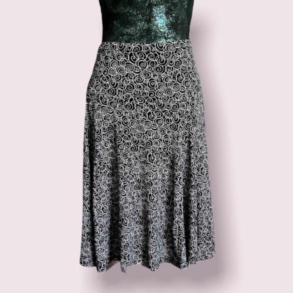 Black & White Spiral Pattern Skirt